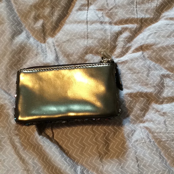 Holiday wristlet - Picture 2 of 2
